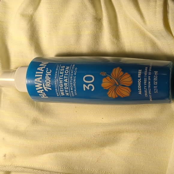 Hawaiian Tropics Weightless Hydration SPF 30 Face/Body - Picture 2 of 5